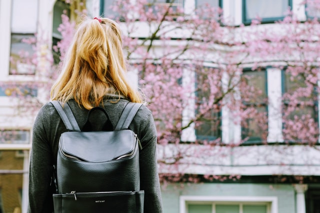 Neue Studie belegt: Social Media bereichert Liebesbeziehungen!